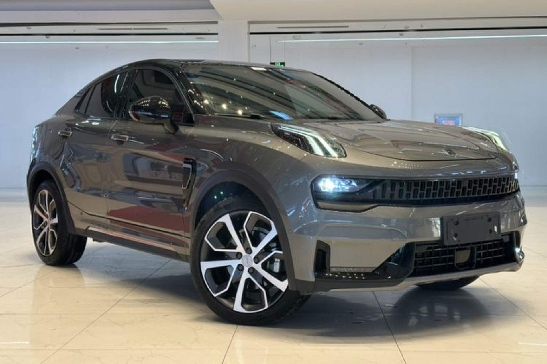 Used Lynk & Co 05 2020 2.0TD Four-Wheel Drive HypeHalo Exterior 9