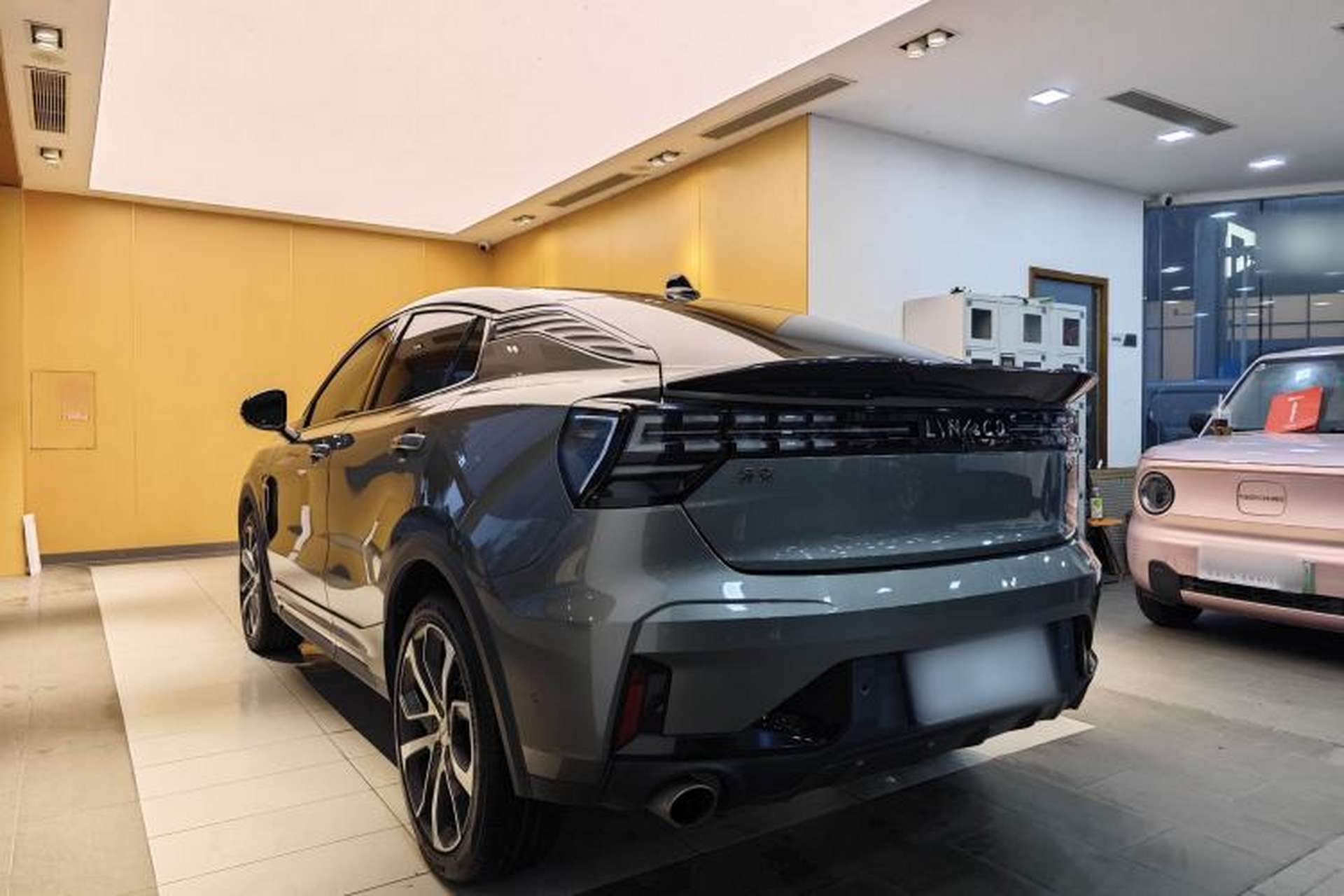 Used Lynk & Co 05 2020 2.0TD Four-Wheel Drive HypeHalo Exterior 9