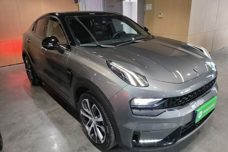 Used Lynk & Co 05 2020 2.0TD Four-Wheel Drive HypeHalo Front Right 45 Deg