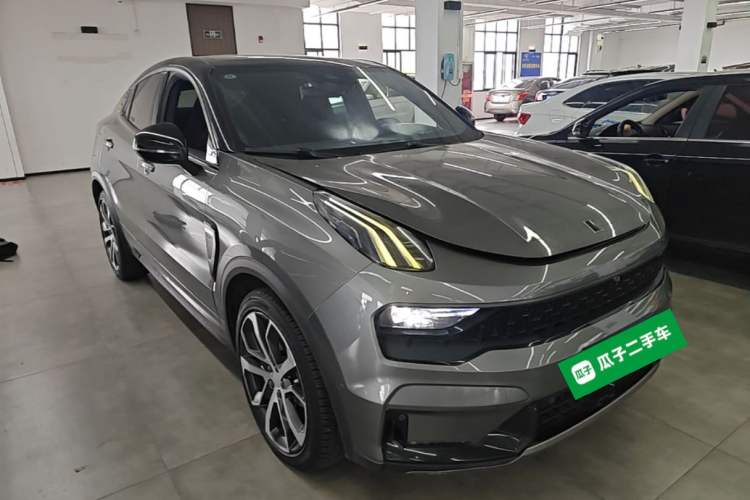 Used Lynk & Co 05 2020 2.0TD Four-Wheel Drive HypeHalo Front Right 45 Deg