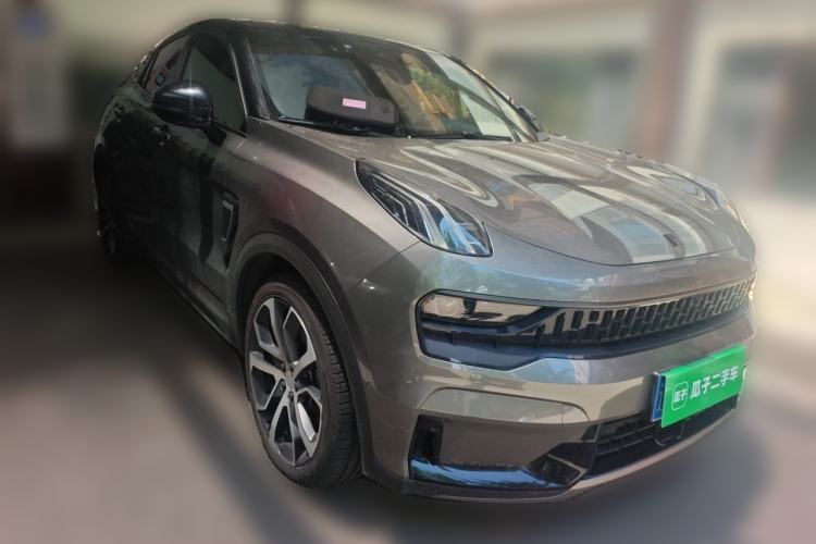 Used Lynk & Co 05 2020 2.0TD Four-Wheel Drive HypeHalo Front Right 45 Deg