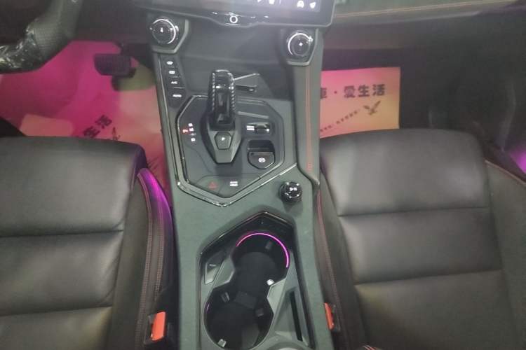Used Lynk & Co 05 2020 2.0TD Four-Wheel Drive HypeHalo Gear Lever