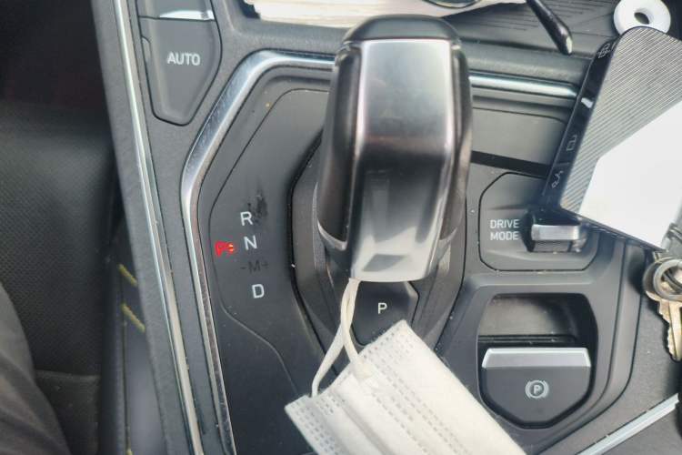 Used Lynk & Co 05 2020 2.0TD Two-Wheel Drive Shine Halo Gear Lever