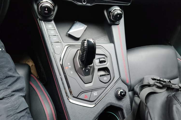 Used Lynk & Co 05 2020 2.0TD Four-Wheel Drive HypeHalo Gear Lever