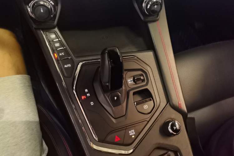 Used Lynk & Co 05 2020 2.0TD Four-Wheel Drive HypeHalo Gear Lever