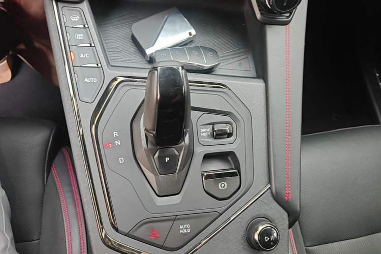 Used Lynk & Co 05 2020 2.0TD Four-Wheel Drive HypeHalo Gear Lever