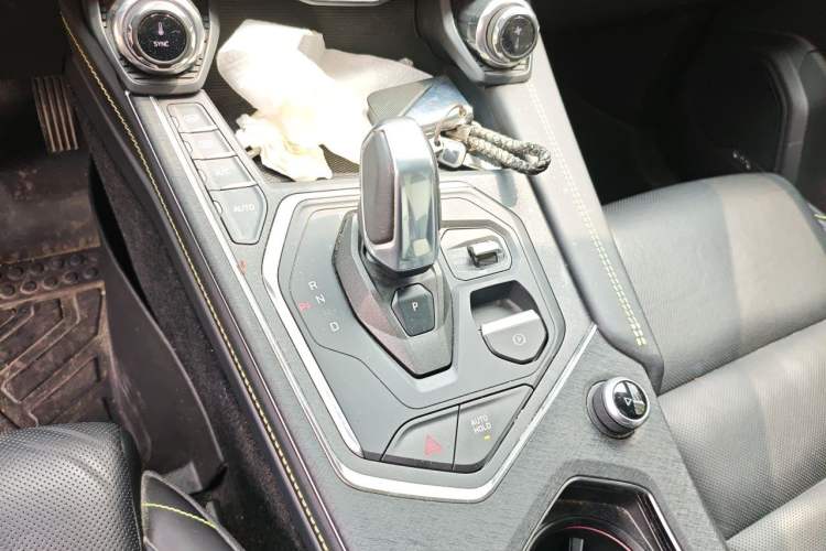 Used Lynk & Co 05 2020 2.0TD Two-Wheel Drive Shine Halo Gear Lever