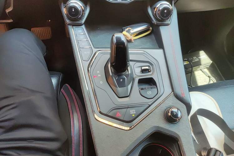 Used Lynk & Co 05 2020 2.0TD Four-Wheel Drive HypeHalo Gear Lever