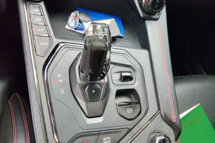 Used Lynk & Co 05 2020 2.0TD Four-Wheel Drive HypeHalo Gear Lever