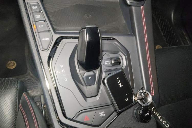 Used Lynk & Co 05 2020 2.0TD Four-Wheel Drive HypeHalo Gear Lever