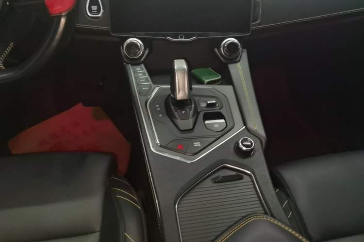 Used Lynk & Co 05 2020 2.0TD Two-Wheel Drive Shine Halo Gear Lever