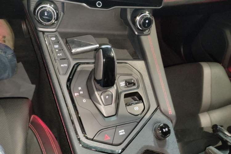 Used Lynk & Co 05 2020 2.0TD Four-Wheel Drive HypeHalo Gear Lever