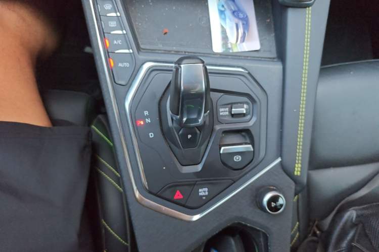 Used Lynk & Co 05 2020 2.0TD Two-Wheel Drive Shine Halo Gear Lever