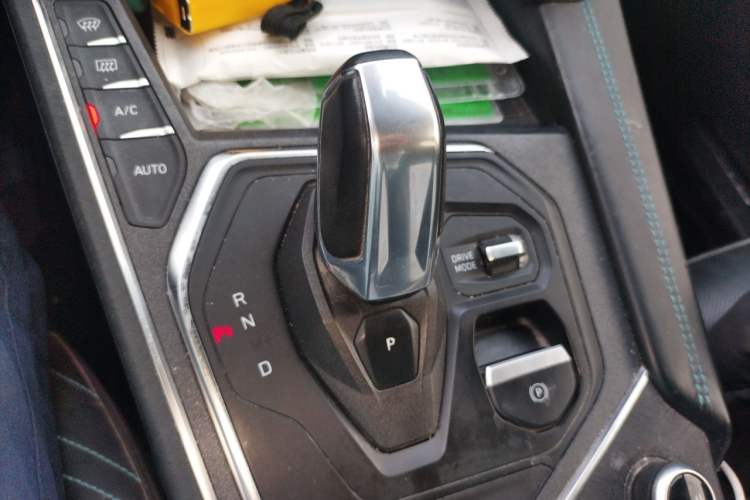 Used Lynk & Co 05 2020 2.0TD Two-Wheel Drive Shine Halo Gear Lever