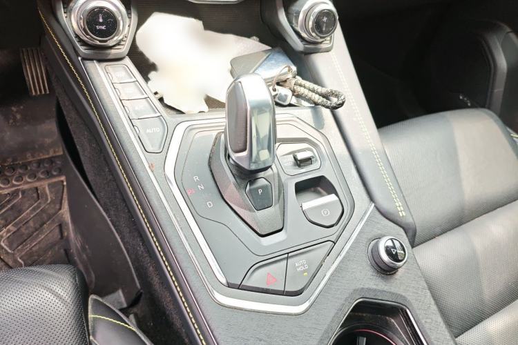 Used Lynk & Co 05 2020 2.0TD Two-Wheel Drive Shine Halo Gear Lever