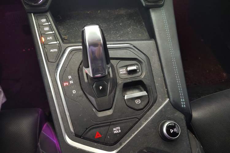 Used Lynk & Co 05 2020 2.0TD Two-Wheel Drive Shine Halo Gear Lever