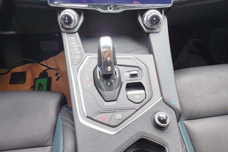 Used Lynk & Co 05 2020 2.0TD Two-Wheel Drive Shine Halo Gear Lever
