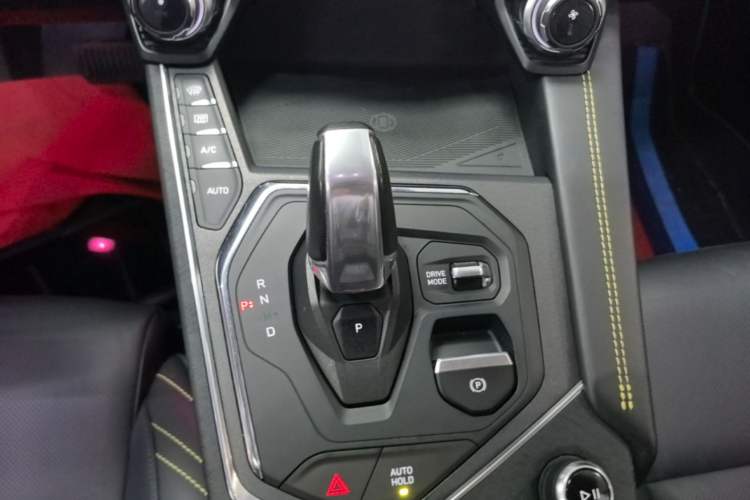 Used Lynk & Co 05 2020 2.0TD Two-Wheel Drive Shine Halo Gear Lever