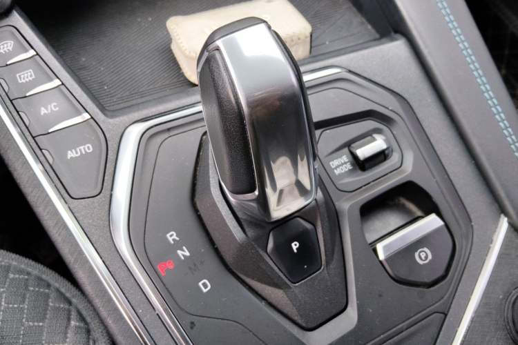 Used Lynk & Co 05 2020 2.0TD Two-Wheel Drive Shine Halo Gear Lever