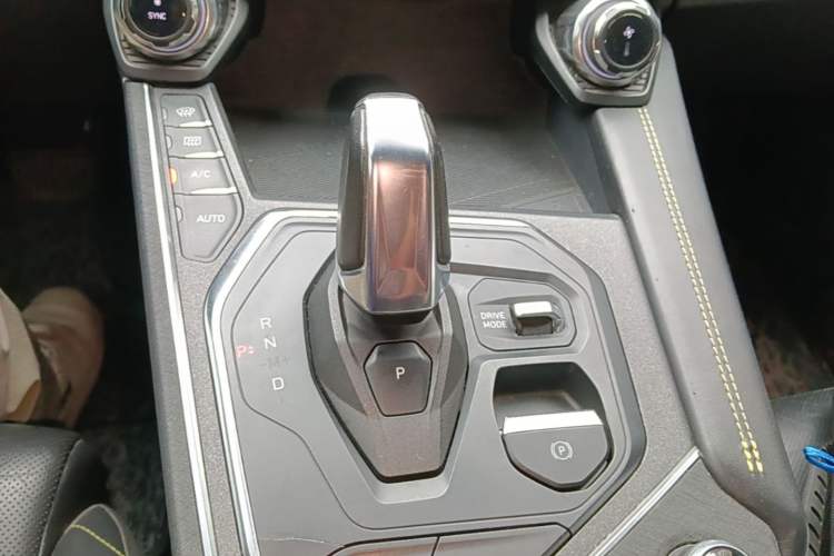Used Lynk & Co 05 2020 2.0TD Two-Wheel Drive Shine Halo Gear Lever