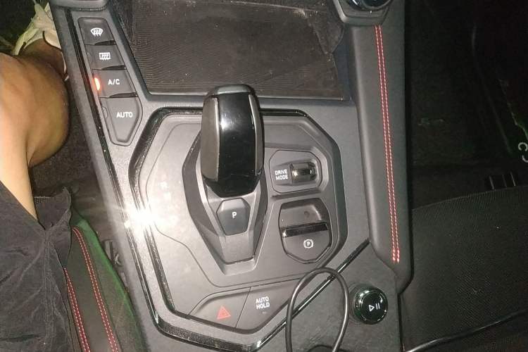 Used Lynk & Co 05 2020 2.0TD Four-Wheel Drive HypeHalo Gear Lever