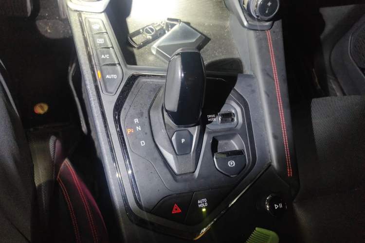 Used Lynk & Co 05 2020 2.0TD Four-Wheel Drive HypeHalo Gear Lever