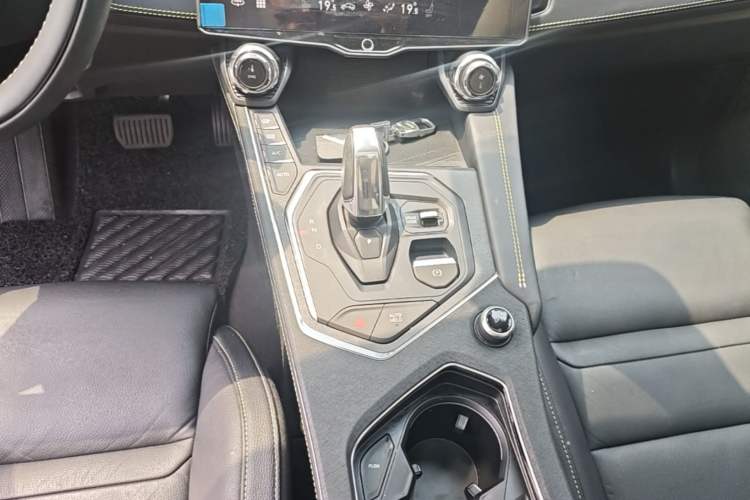 Used Lynk & Co 05 2020 2.0TD Two-Wheel Drive Zhaoyang Plus Gear Lever