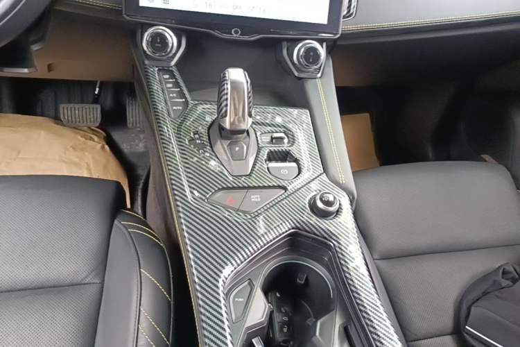 Used Lynk & Co 05 2020 2.0TD Two-Wheel Drive Shine Halo Gear Lever