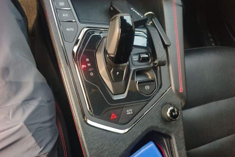 Used Lynk & Co 05 2020 2.0TD Four-Wheel Drive HypeHalo Gear Lever