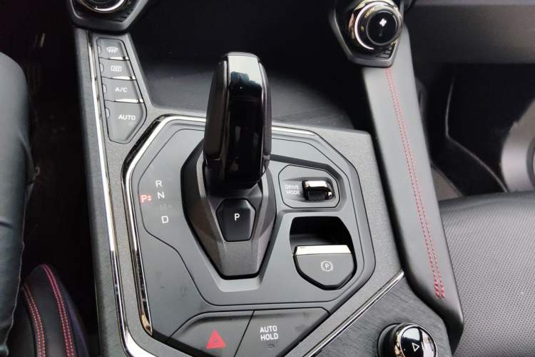 Used Lynk & Co 05 2020 2.0TD Four-Wheel Drive HypeHalo Gear Lever