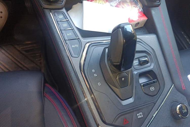 Used Lynk & Co 05 2020 2.0TD Four-Wheel Drive HypeHalo Gear Lever