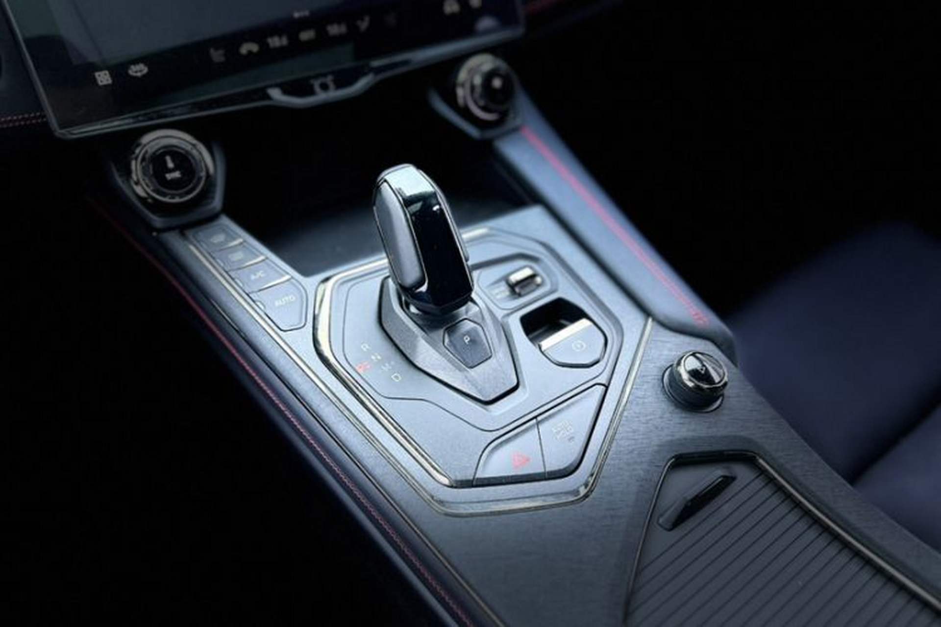 Used Lynk & Co 05 2020 2.0TD Four-Wheel Drive HypeHalo Gear Lever