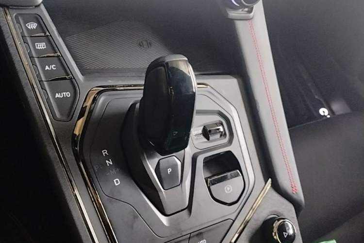 Used Lynk & Co 05 2020 2.0TD Four-Wheel Drive HypeHalo Gear Lever