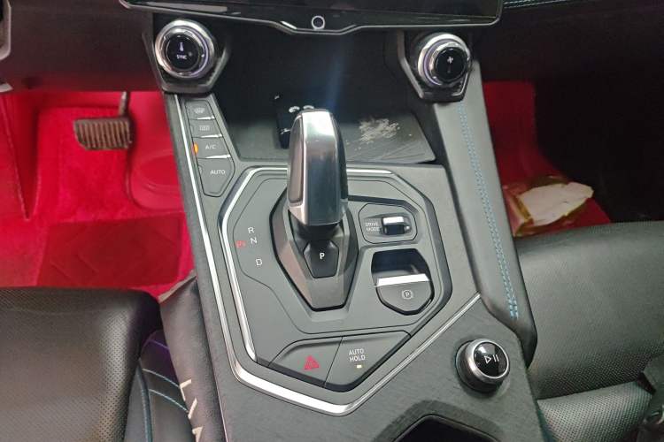 Used Lynk & Co 05 2020 2.0TD Two-Wheel Drive Shine Halo Gear Lever