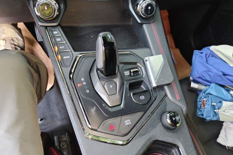 Used Lynk & Co 05 2020 2.0TD Four-Wheel Drive HypeHalo Gear Lever