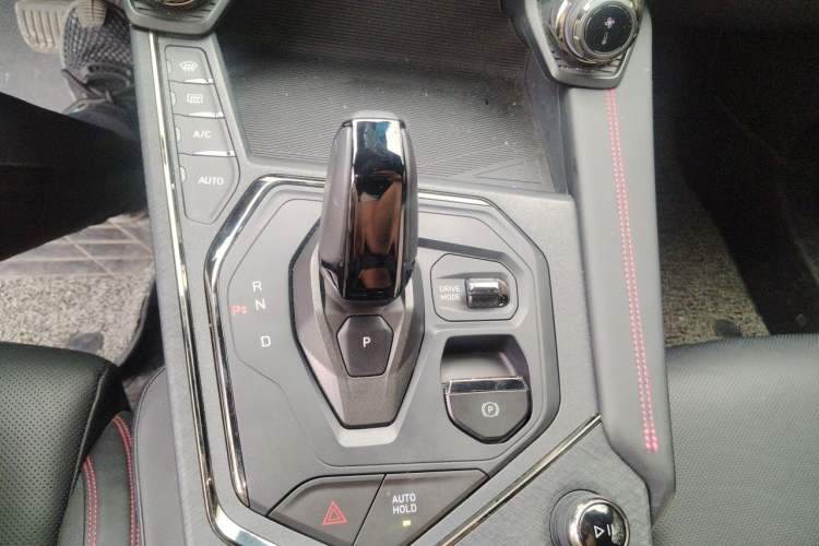 Used Lynk & Co 05 2020 2.0TD Four-Wheel Drive HypeHalo Gear Lever