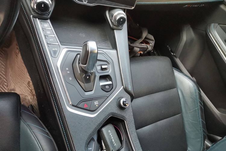 Used Lynk & Co 05 2020 2.0TD Two-Wheel Drive Shine Halo Gear Lever