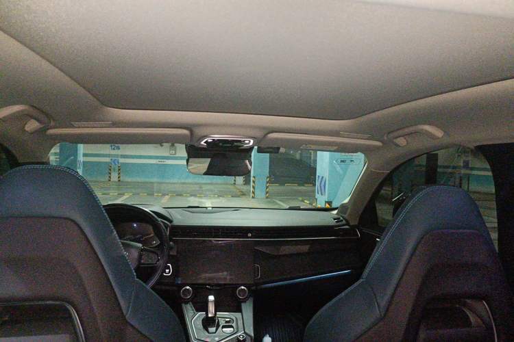 Used Lynk & Co 05 2020 2.0TD Two-Wheel Drive Shine Halo Headliner