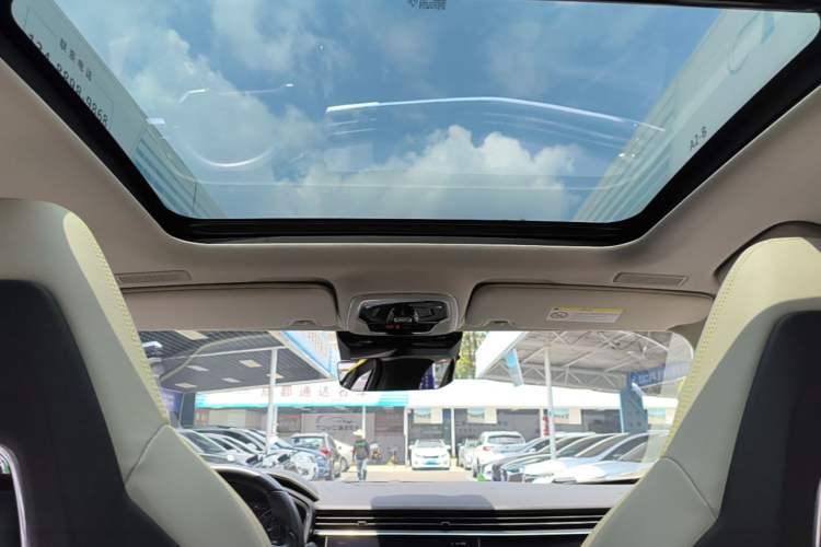 Used Lynk & Co 05 2020 2.0TD Two-Wheel Drive Shine Halo Headliner
