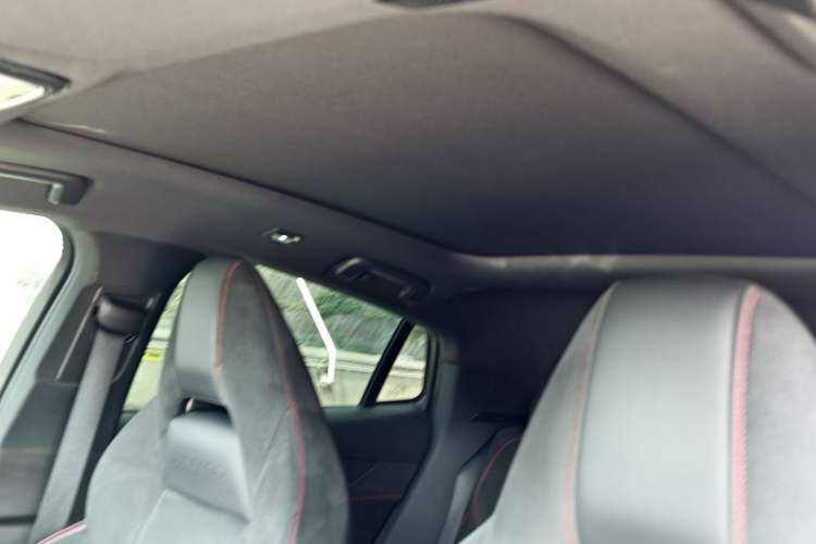 Used Lynk & Co 05 2020 2.0TD Four-Wheel Drive HypeHalo Headliner