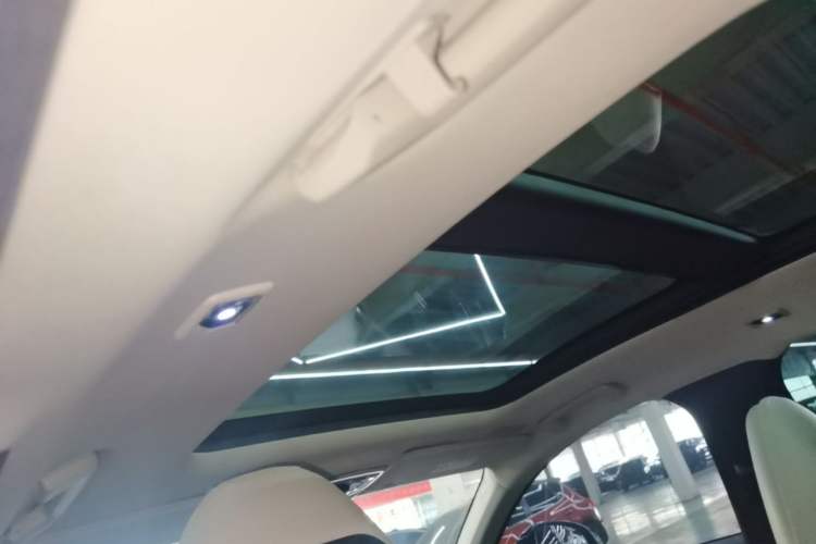 Used Lynk & Co 05 2020 2.0TD Two-Wheel Drive Shine Halo Headliner