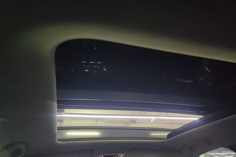 Used Lynk & Co 05 2020 2.0TD Two-Wheel Drive Shine Halo Headliner