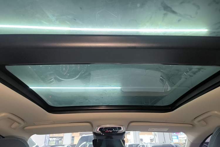 Used Lynk & Co 05 2020 2.0TD Two-Wheel Drive Shine Halo Headliner
