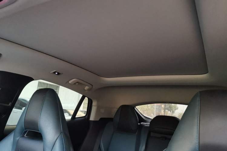 Used Lynk & Co 05 2020 2.0TD Two-Wheel Drive Shine Halo Headliner