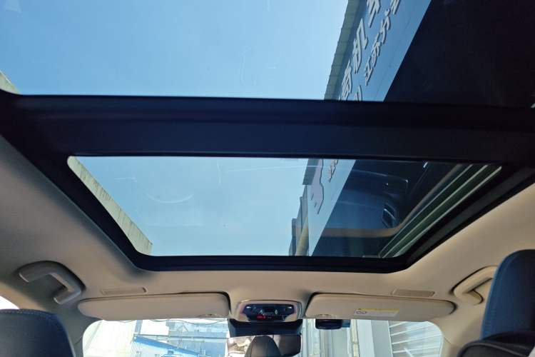 Used Lynk & Co 05 2020 2.0TD Two-Wheel Drive Shine Halo Headliner