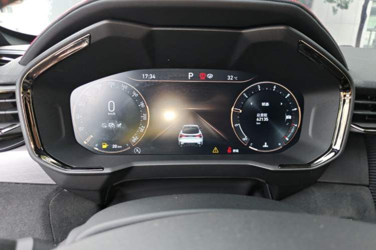 Used Lynk & Co 05 2020 2.0TD Four-Wheel Drive HypeHalo Instrument Cluster