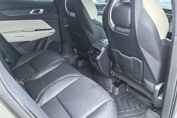 Used Lynk & Co 05 2020 2.0TD Two-Wheel Drive Shine Halo Interior 1