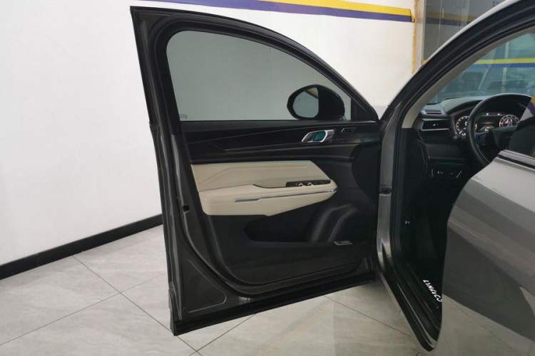 Used Lynk & Co 05 2020 2.0TD Two-Wheel Drive Shine Halo Interior 10