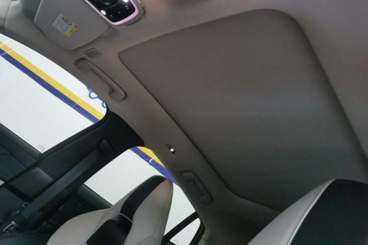 Used Lynk & Co 05 2020 2.0TD Two-Wheel Drive Shine Halo Interior 11