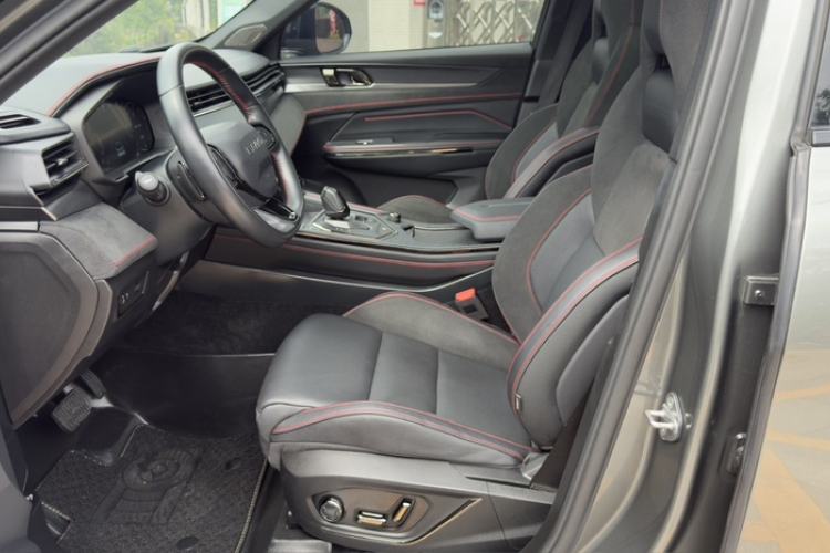 Used Lynk & Co 05 2020 2.0TD Four-Wheel Drive HypeHalo Interior 2